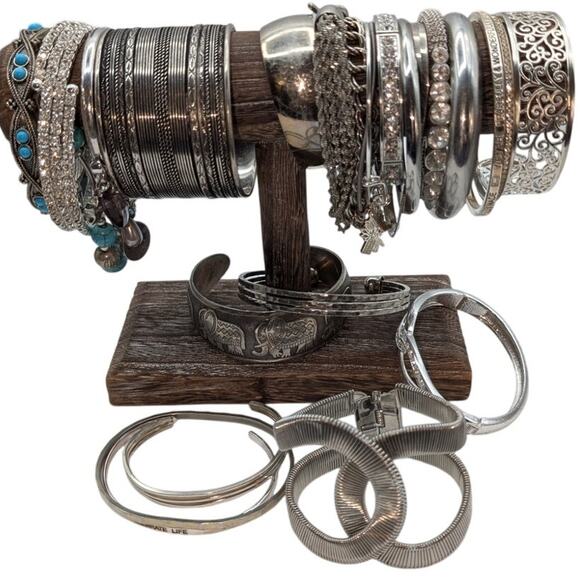 Lot of 26 Silver Tone Bracelets - Picture 6 of 6